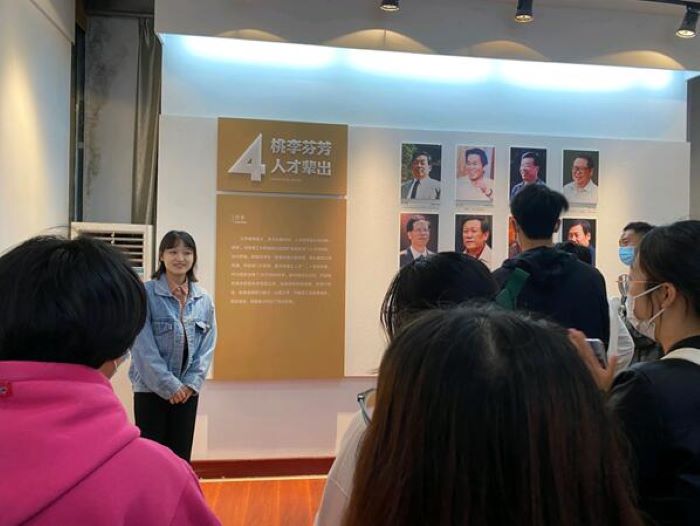 无码
“青马班”学员集体参观北校区校史馆1.jpg