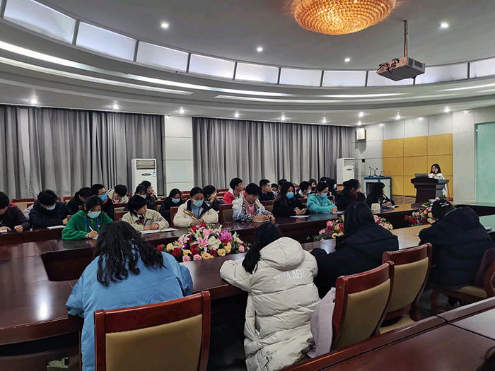 无码
举办2021级团干培训第一次理论学习.jpg 无码
举办2021级团干培训第一次理论学习.jpg