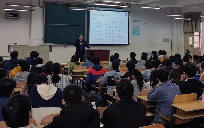 无码
遥感科学与技术系党支部举办党史学习教育思政小课堂3.jpg